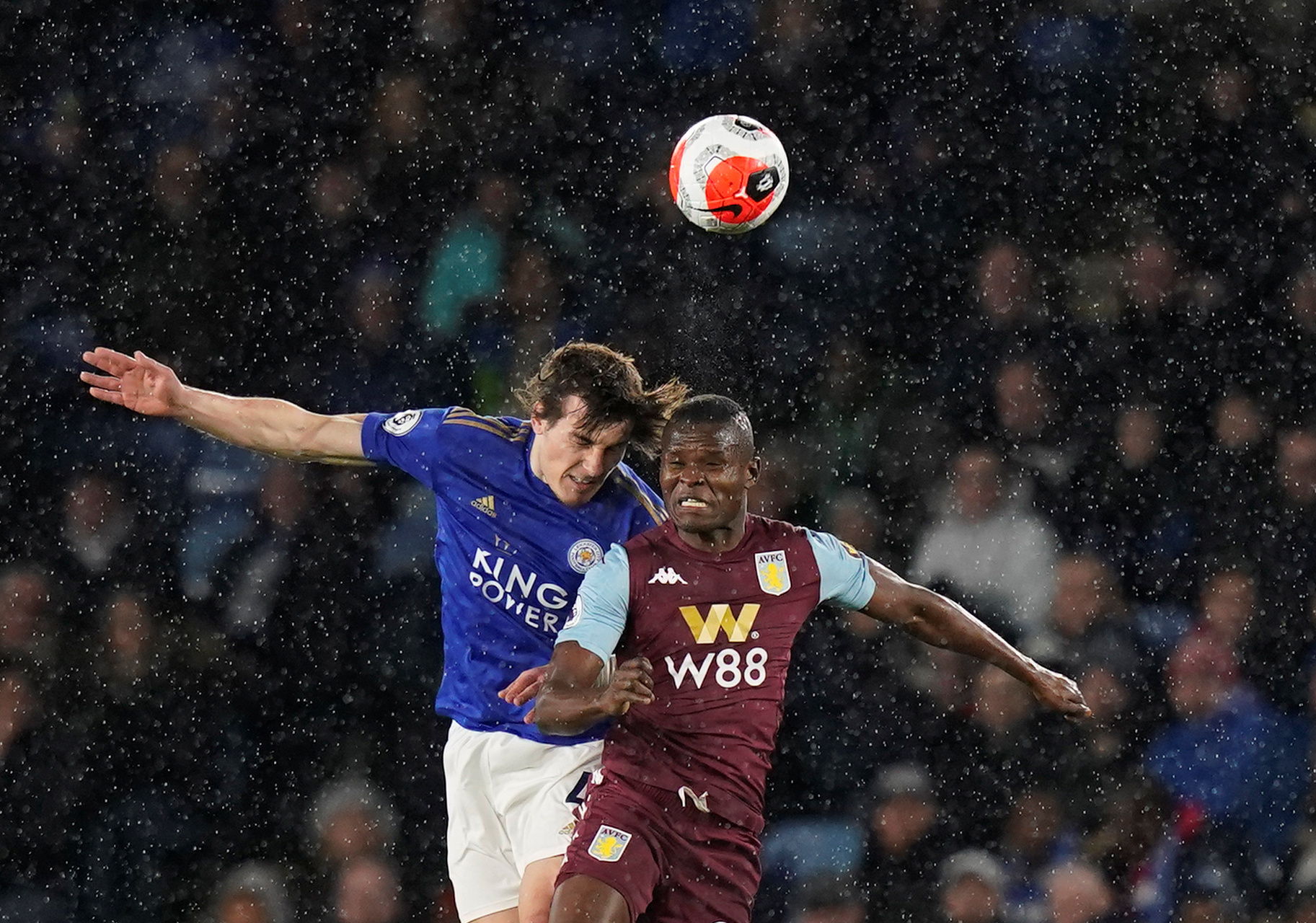 场上展现自 场上展现自